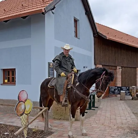 Hospudka U Zvonicky Vendégház Dolní Bousov
