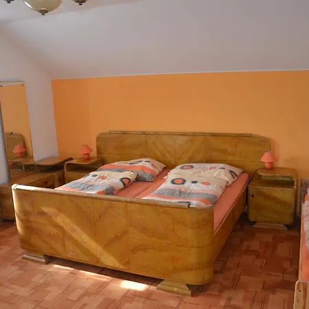 Hospudka U Zvonicky Vendégház *